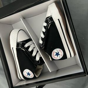 Baby converses
